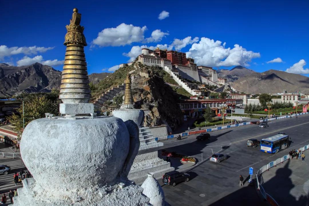 探寻西藏小巷深处的秘境小店，独特魅力之旅